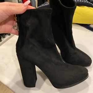 Guess black booties! Great condition
